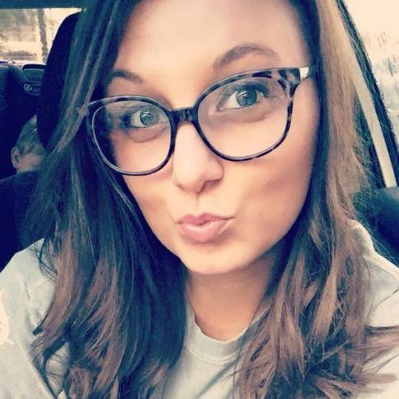 Meet your Posher, Sarah - Picture 1 of 1